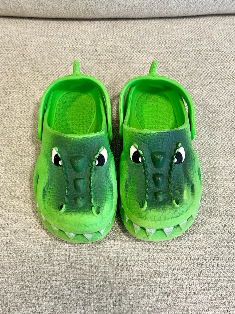 Capelli New York Size 9 Toddler Crocodile Clogs Green Slip On Shoes GUC